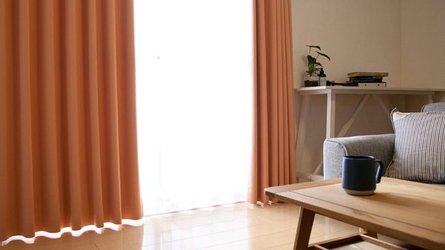 Các loại rèm dày giúp chắn gió lạnh. Ảnh: lala-curtain