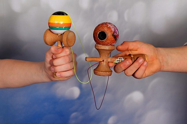 Kendama được người Nhật và người nước ngoài mọi lứa tuổi yêu thích. Ảnh: kcp