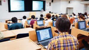 Chính phủ Nhật sẽ mở rộng hỗ trợ học phí đại học