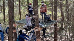 Trường học trong rừng rèn kỹ năng sống cho trẻ ở Mie