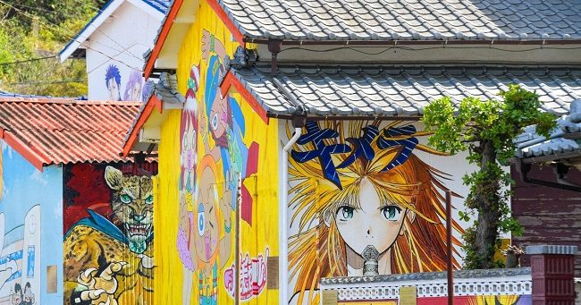 Những bức manga trên tường bắt mắt thu hút du lịch cho đảo Takaikamishima. Ảnh: Kyodo News