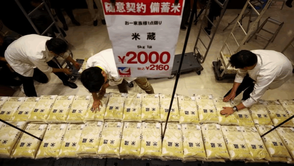 FamilyMart-Lawson-7-Eleven-ban-gao-du-tru-tu-5.6.