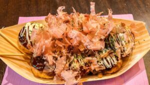 Nhiều cửa hàng Takoyaki bỏ bạch tuộc để giảm chi phí