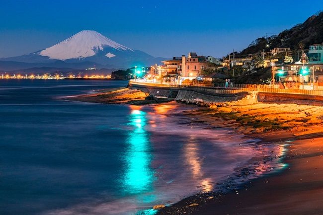 5 bãi biển đẹp gần Tokyo ít đông đúc - Bãi biển Inamuragasaki (Kanagawa)