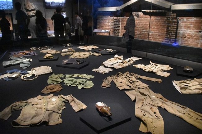Những đồ dùng cá nhân của các nạn nhân trong trận bom nguyên tử Nagasaki. Ảnh: 47news