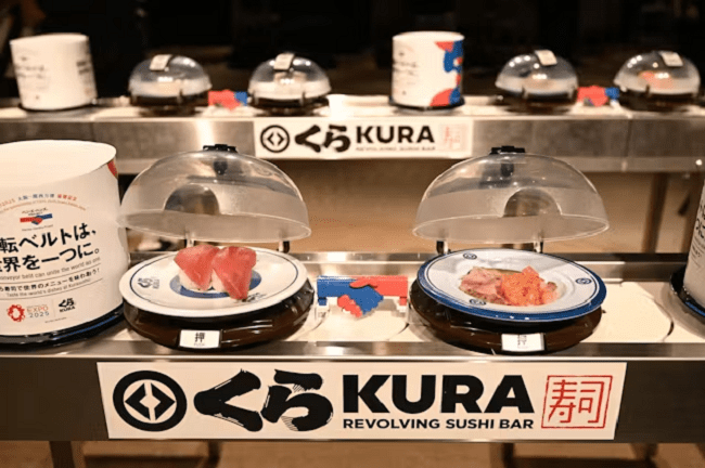 Băng chuyền tại Kura Sushi. Ảnh: Nikkei