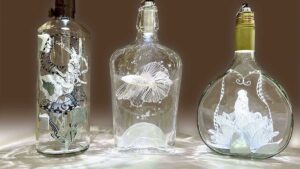 Nghệ sĩ Nhật nâng tầm nghệ thuật cắt giấy Kirie trong chai thủy tinh