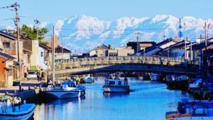 Thăm thị trấn cổ kính ở Toyama mệnh danh “Venice của Nhật Bản”