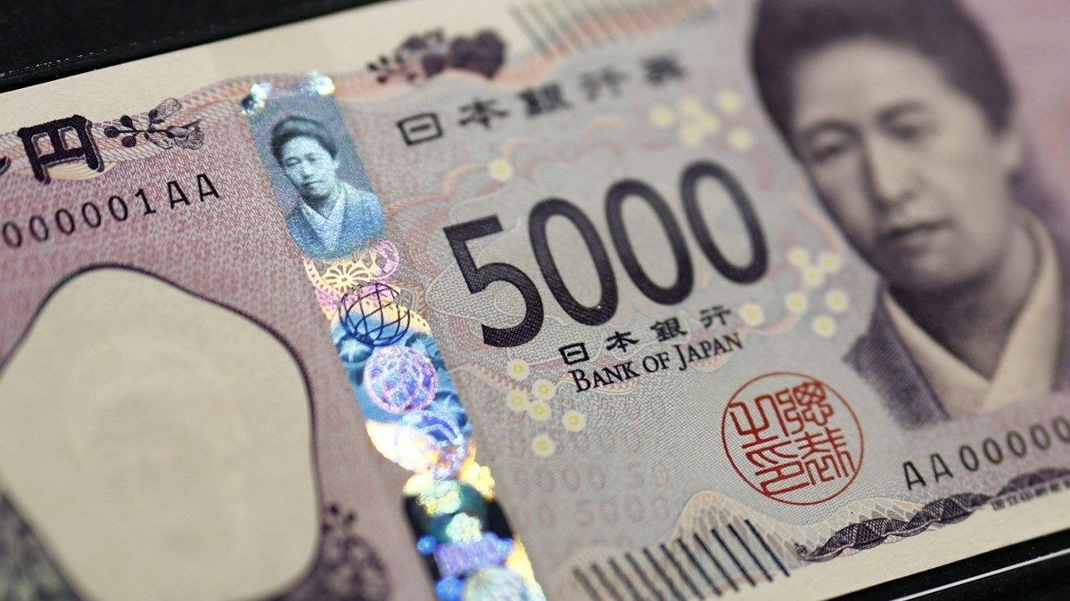 Yên Nhật chạm đáy 8 tháng vì mối lo Abenomics trở lại