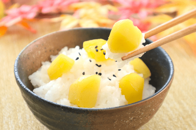 Mùa thu về không thể thiếu cơm hạt dẻ.