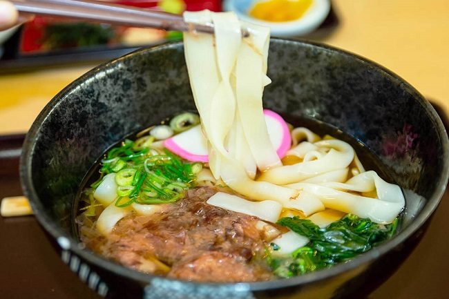 Kishimen - mỳ udon phiên bản Aichi cũng rất thú vị. 