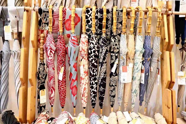 Một số mẫu ô tại Komiya Shoten