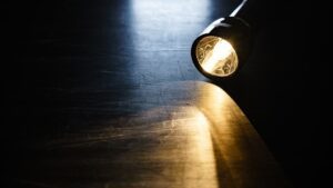 Cách ứng phó khi mất điện do động đất vào ban đêm