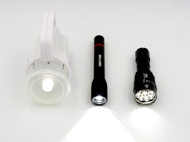 Các mẫu đèn pin cầm tay - Cách ứng phó khi mất điện do động đất vào ban đêm