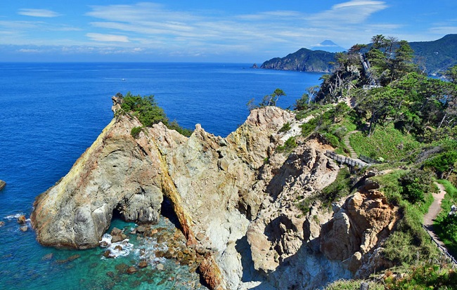 vách đá ngựa tại Nishiizu, Shizuoka