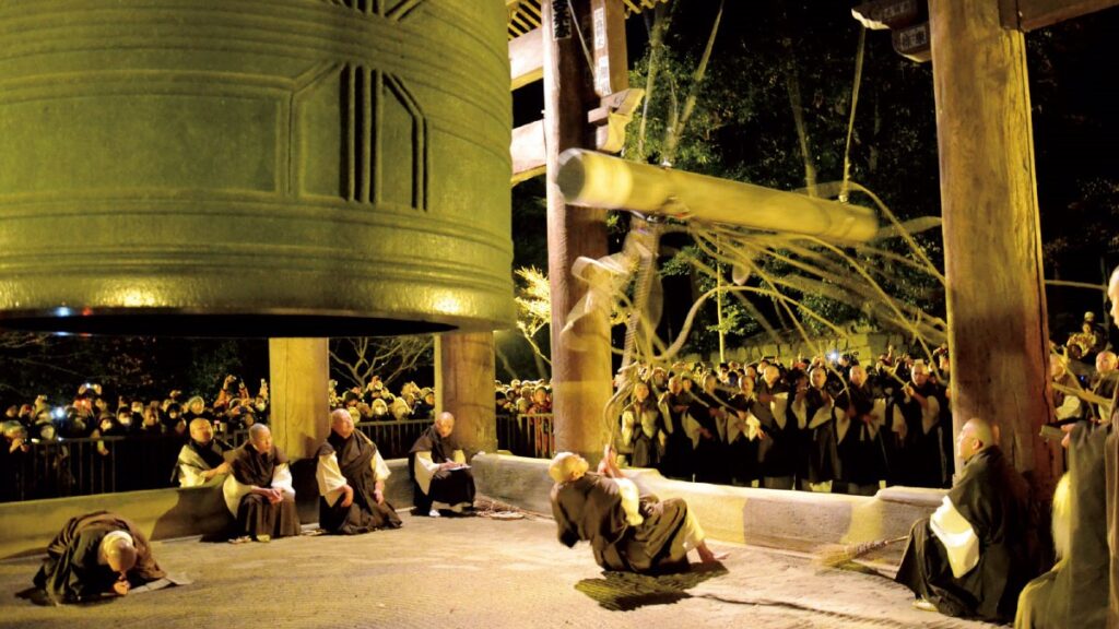 Joya-no-Kane-dem-giao-thua-Omisoka-o-Nhat-Ban