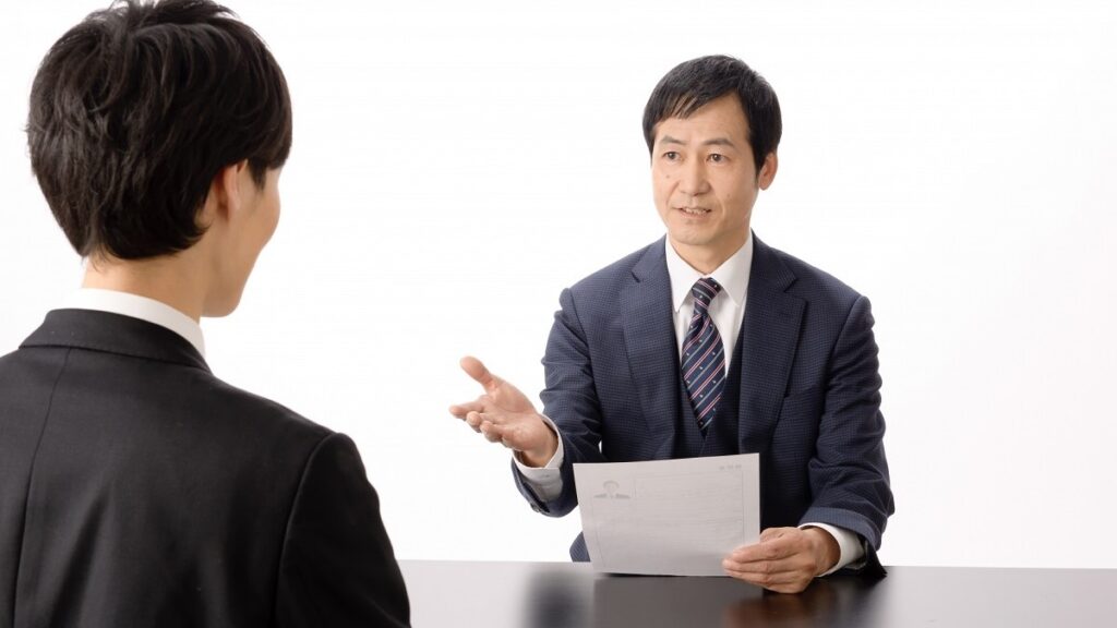 Mie-ngung-tuyen-dung-cong-chuc-nguoi-nuoc-ngoai