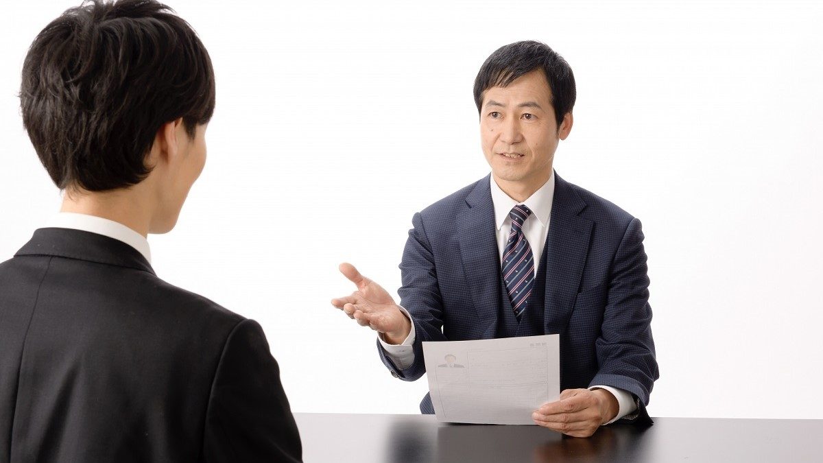 Mie-ngung-tuyen-dung-cong-chuc-nguoi-nuoc-ngoai