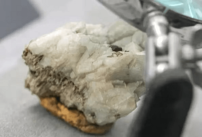 Quặng chứa các nguyên tố đất hiếm