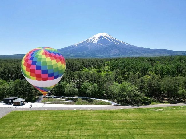 Bay khinh khí cầu ngắm núi Phú Sĩ