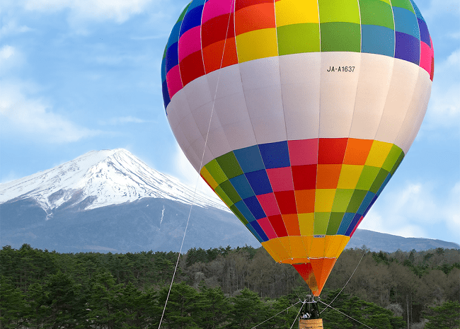 Núi Phú Sĩ nhìn từ trên khinh khí cầu