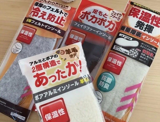 Một số miếng lót đế giày cho mùa đông tại cửa hàng 100 yên