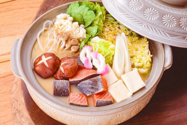 Ishikarinabe với nguyên liệu đặc trưng là cá hồi