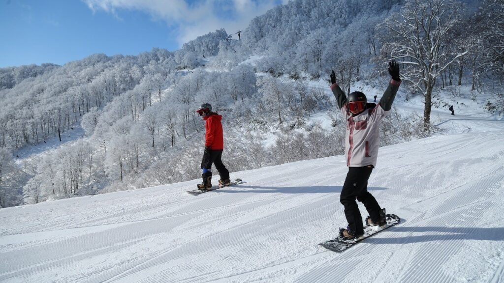Tan-huong-mua-truot-tuyet-tai-thung-lung-Hakuba
