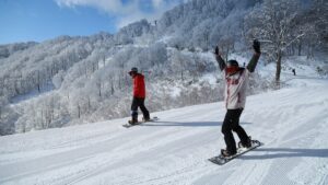 Tận hưởng mùa trượt tuyết tại thung lũng Hakuba từng đăng cai Olympic