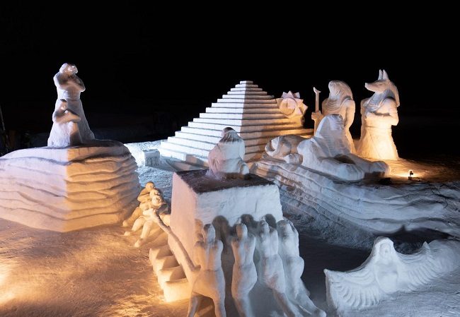 Các tác phẩm điêu khắc tuyết tại lễ hội Tuyết Tokamachi