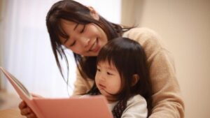 Đọc truyện giúp trẻ em phát triển trí não và ngôn ngữ
