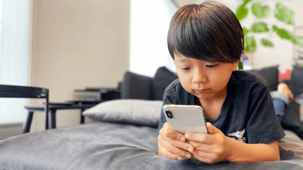 Giới trẻ Nhật nghiện mạng xã hội