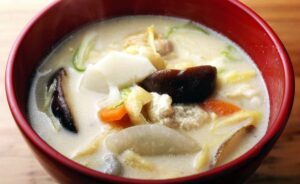 Nấu súp Kasujiru bổ dưỡng làm ấm cơ thể trong mùa đông