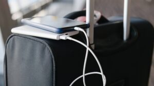 Từ tháng 4 Nhật Bản cấm dùng sạc dự phòng trên máy bay