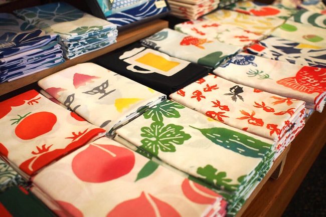 Những chiếc Khăn Tenugui với họa tiết bắt mắt