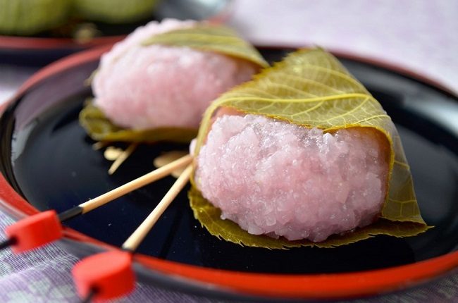 Bánh mochi hoa anh đào
