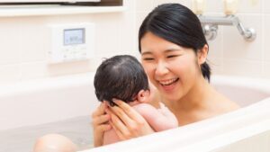 Nhật Bản: tắm bồn sau sinh không ảnh hưởng sức khỏe
