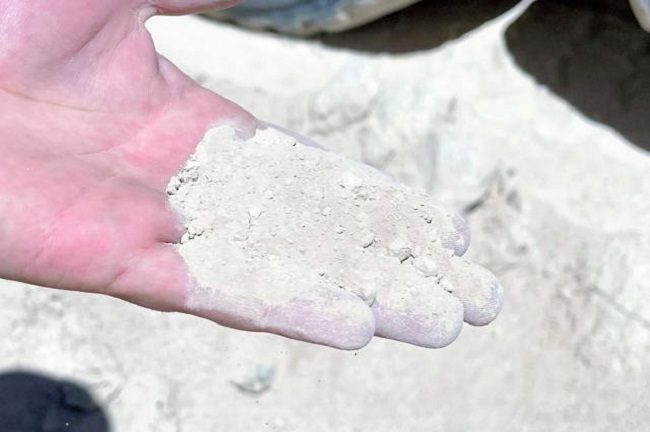 Quặng tinh chứa đất hiếm tại châu Phi