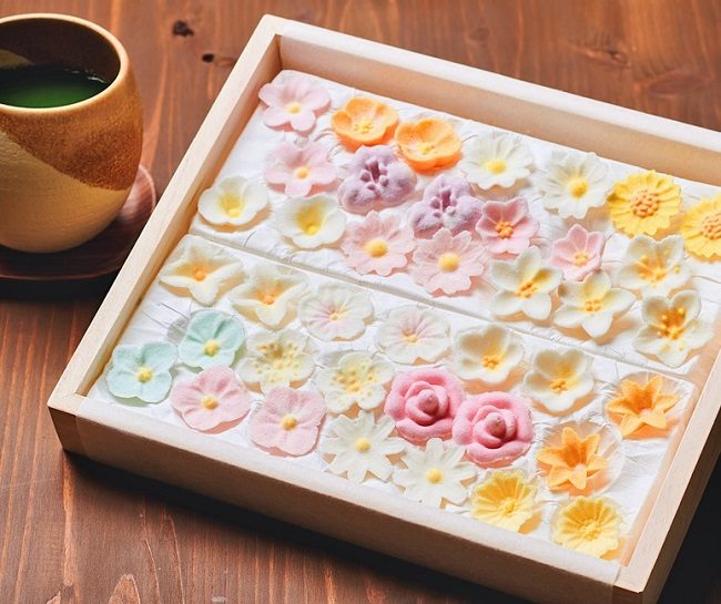 Rakugan vừa đẹp mắt vừa ngon miệng. 