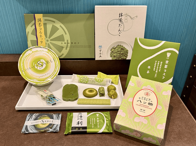 Các loại quà bánh từ matcha tại Kyoto.