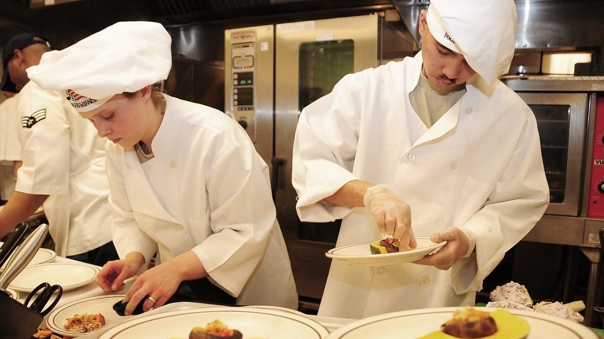 Nhật Bản ngừng cấp visa mới cho lao động ngành nhà hàng