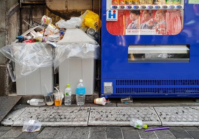Tình trạng vứt rác bừa bãi ở Tokyo