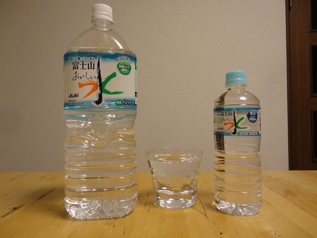 Nước khoáng thiên nhiên おいしい水 天然水 富士山 (Asahi). 