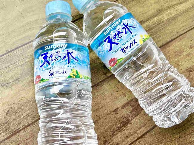 Nước khoáng thiên nhiên 南アルプスの天然水 của Suntory.