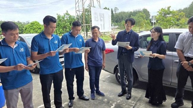 Các tài xế Việt Nam được Tetra Shift đào tạo lái xe