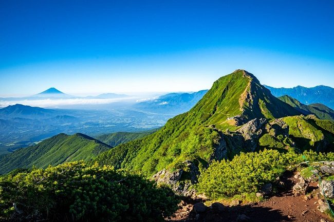 Góc ngắm núi Yatsugatake và núi Phú Sĩ. 