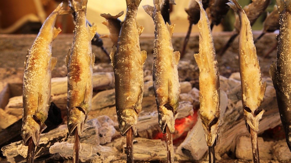 Ayu no shioyaki - Cá Ayu nướng muối