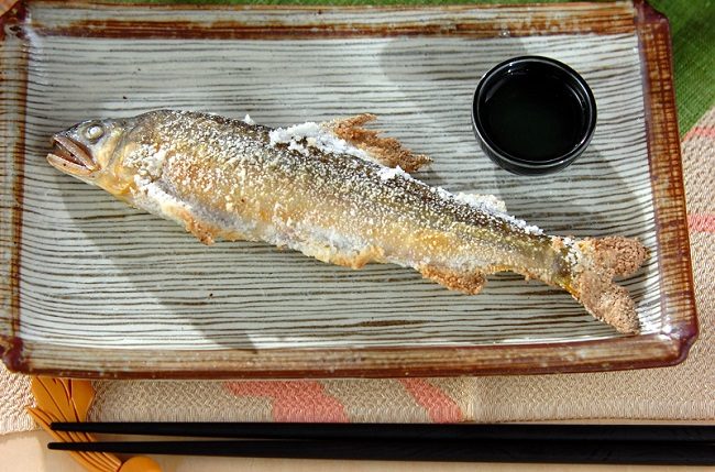 Ayu no shioyaki - Cá Ayu nướng muối 