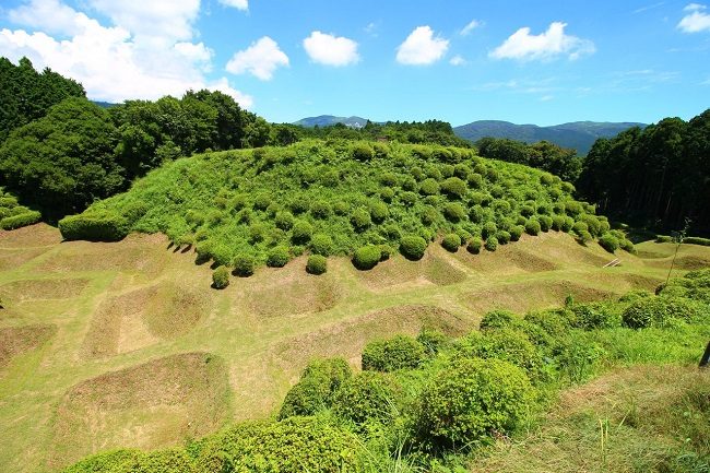 Lâu đài Yamanaka của gia tộc Hojo ở tỉnh Shizuoka nổi tiếng với hào nước khô hình lưới (shojibori)