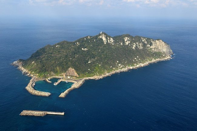 Đảo thiêng Okinoshima nhìn từ trên cao